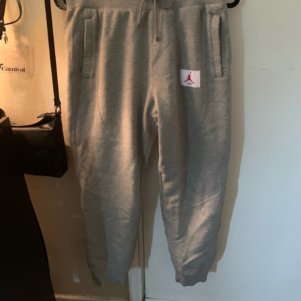 Jordan Flight Women’s Fleece Pants Size M (8-10).